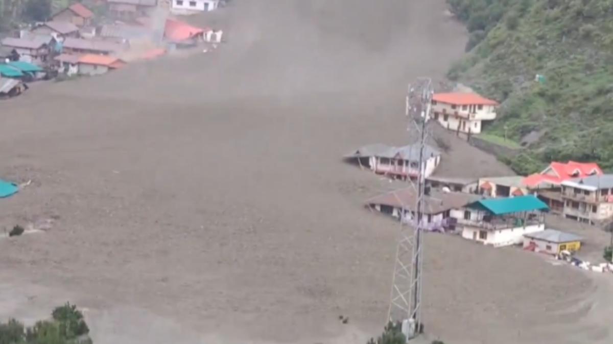 होटल मलबे में तब्दील, वीडियो में रिकॉर्ड हुआ तबाही का मंजर