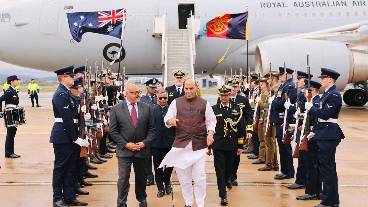 "ऑस्ट्रेलिया में रक्षा मंत्री राजनाथ सिंह का भव्य स्वागत, तीन बड़े रक्षा समझौते तय – India-Australia Defence Ties को मिलेगी नई रफ्तार" भारत-ऑस्ट्रेलिया रक्षा साझेदारी में नया अध्याय