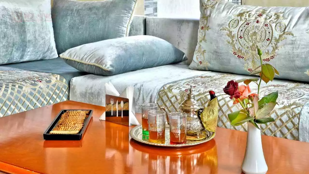 Sofa Set Buying Guide 2025: टिप्स जो बनाएंगे आपके लिविंग रूम को खास