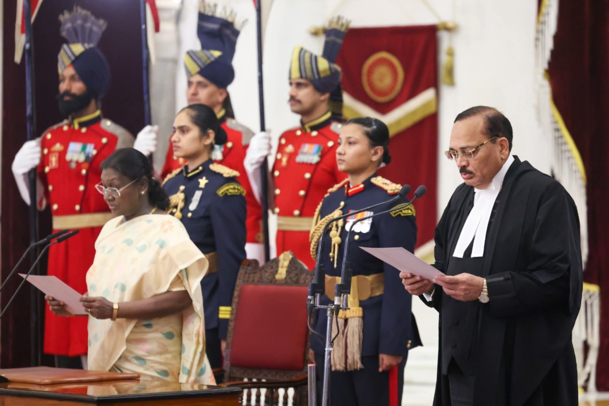 स, बने देश के 53वें चीफ जस्टिस, देखें शपथ ग्रहण की झलकियां