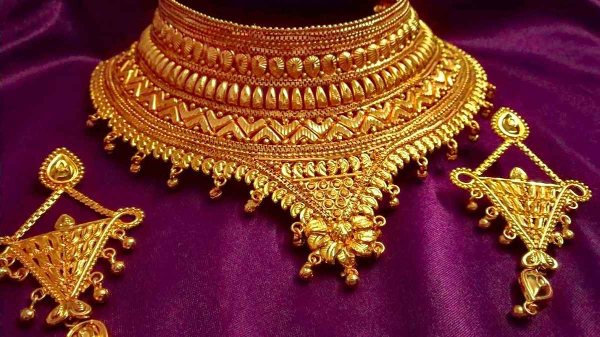 सोना-चांदी के दामों में 8,000 रुपये की जोरदार गिरावट: क्या अब खरीदने का सही समय आ गया?