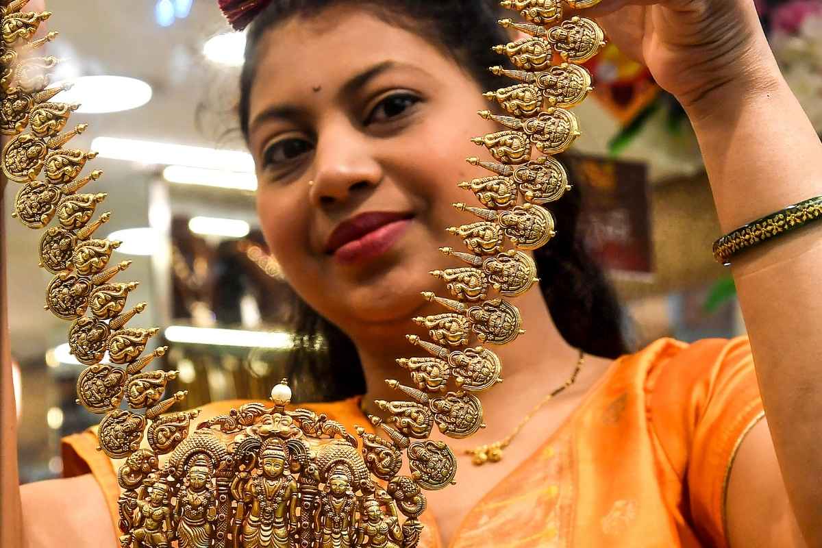 सोने की कीमतों में मामूली बदलाव, चांदी ने बनाया नया ऑल-टाइम हाई